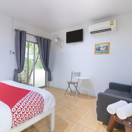 Готель Oyo 644 Pong Pai House Бангкок Екстер'єр фото